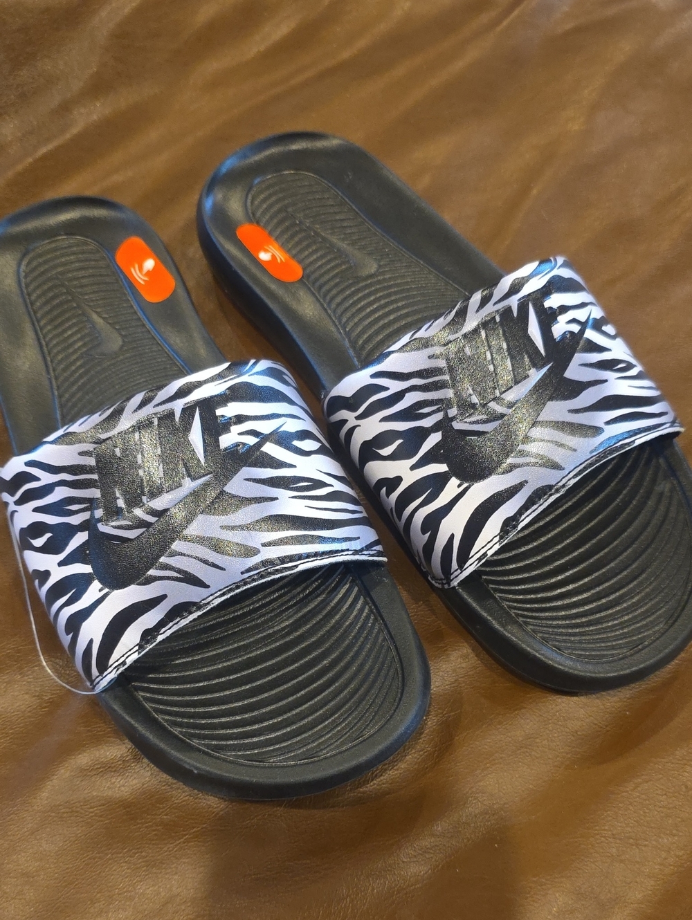 Nike Victori One Print Black & White Zebra-Print Slide Sandals Sz 10. NWOT